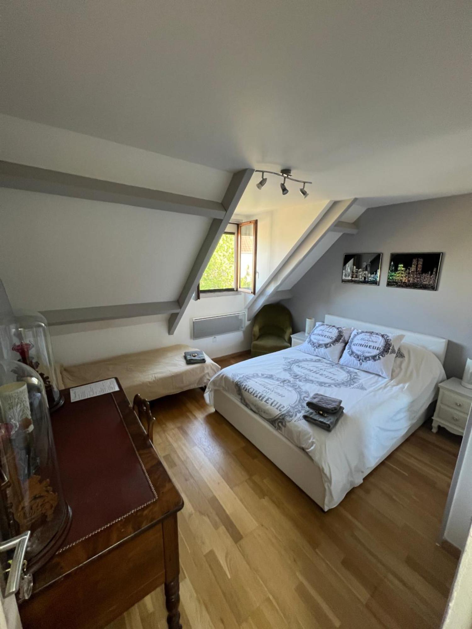 La Maison Du Bonheur Saintry-sur-Seine Eksteriør billede